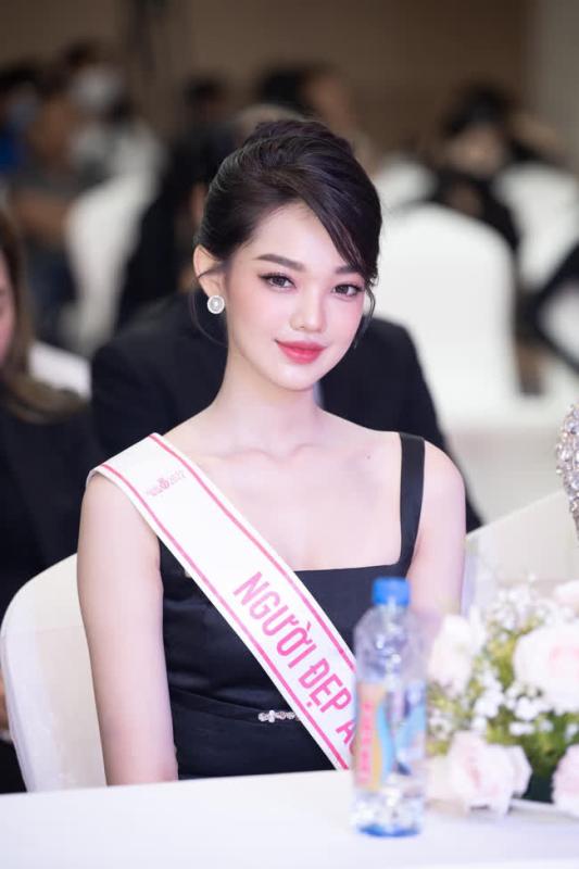 Cô gái 2K1 xinh như 