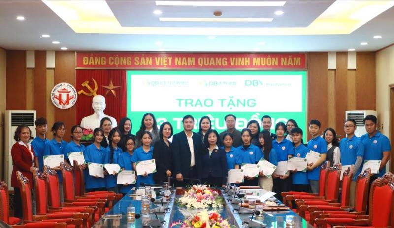 Quỹ Văn hóa DB Kim Jun Ki trao tặng học bổng cho học sinh hoàn cảnh khó khăn Trường Đại học Hùng Vương, Phú Thọ- Ảnh 3.