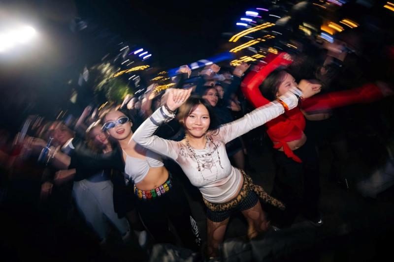 Long Oliver & Bom tạo nên SYNC FEST từ ý tưởng “điên rồ”, chẳng ngờ lại thành “làn gió mới” cho thị trường giải trí Việt- Ảnh 5.