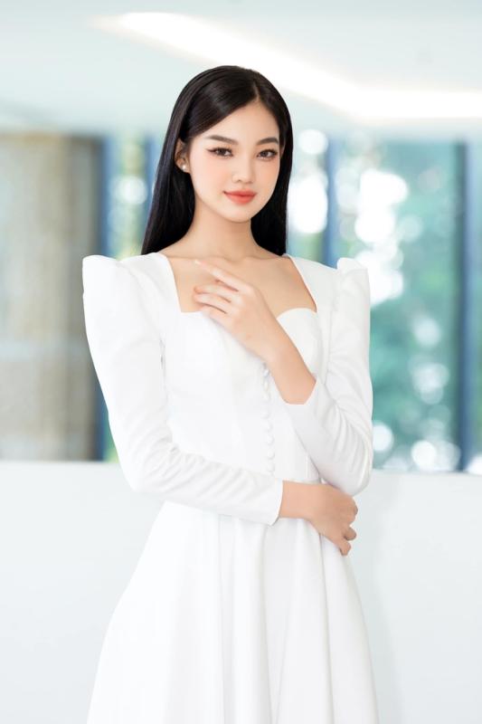 Cô gái 2K1 xinh như 