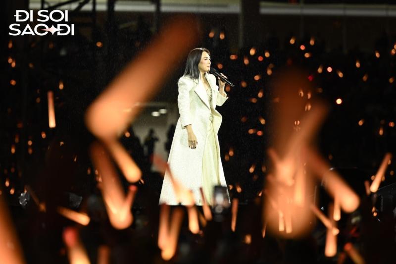 Vừa mở màn concert tại Mỹ Đình, Mỹ Tâm đã phải xin lỗi- Ảnh 11.