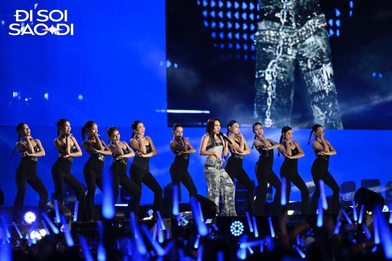 Hậu concert Mỹ Tâm: Fan than khu VIP bị chắn tầm nhìn suốt 4 tiếng, lỗi âm thanh không nghe thấy gì- Ảnh 2.