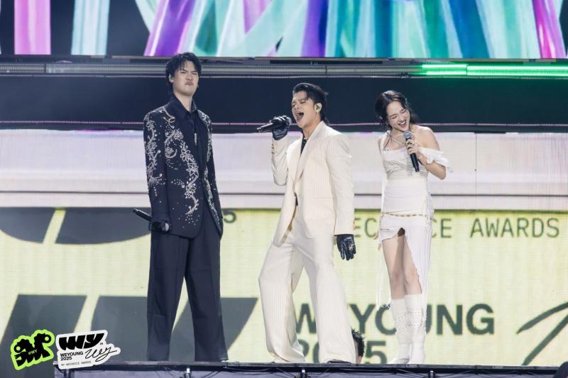 Bảo Anh - (S)TRONG Trọng Hiếu - RIO “quẩy” hết cỡ với bản mashup chưa từng có tại WeYoung 2025- Ảnh 6.