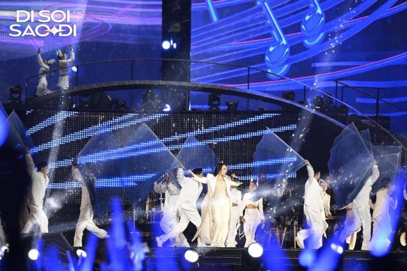 Vừa mở màn concert tại Mỹ Đình, Mỹ Tâm đã phải xin lỗi- Ảnh 15.