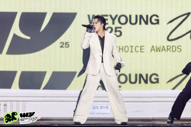 Bảo Anh - (S)TRONG Trọng Hiếu - RIO “quẩy” hết cỡ với bản mashup chưa từng có tại WeYoung 2025- Ảnh 4.