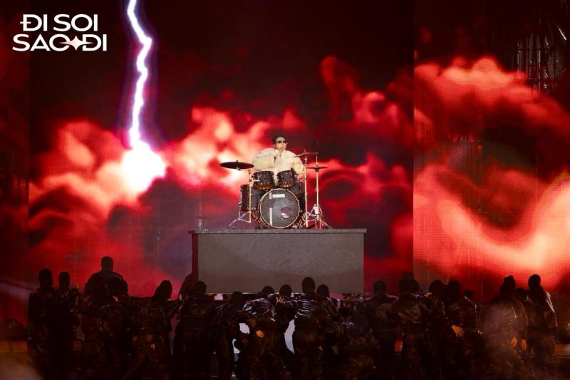 Fan SOOBIN hát karaoke bất ổn quá, Chủ tịch Miss Universe Việt Nam cũng là 
