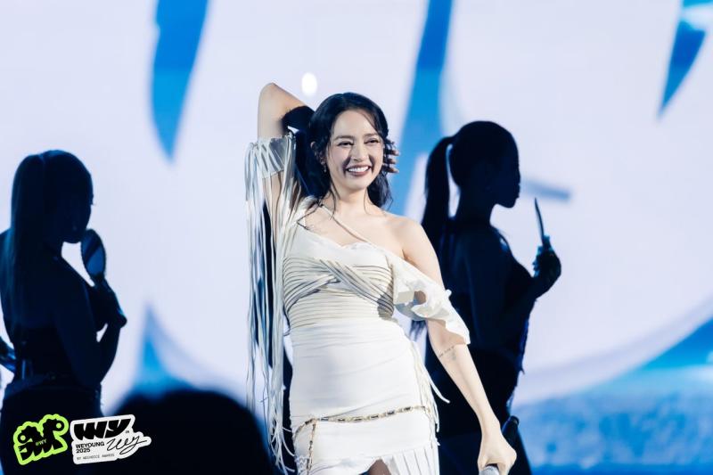 Bảo Anh - (S)TRONG Trọng Hiếu - RIO “quẩy” hết cỡ với bản mashup chưa từng có tại WeYoung 2025- Ảnh 2.