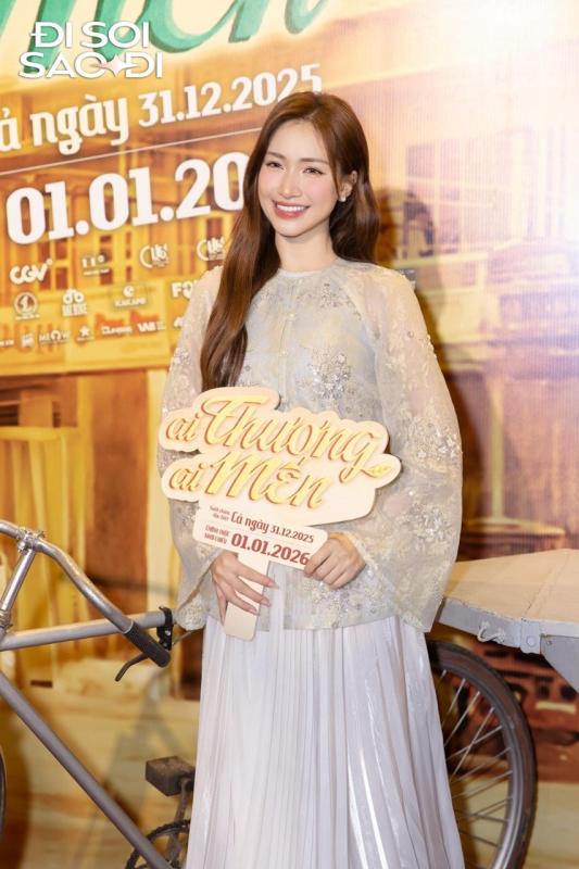 Thảm đỏ HOT nhất hôm nay: Hoà Minzy - Tóc Tiên đẹp sang hết nấc, Trấn Thành đập tan nghi vấn cạch mặt Thu Trang- Ảnh 4.