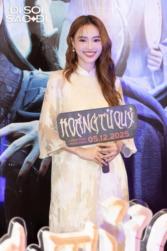 Thảm đỏ HOT nhất hôm nay: Lan Ngọc - ISAAC đẹp phát sáng, 1 cặp sao Việt hôn nhau trước hàng trăm người- Ảnh 2.