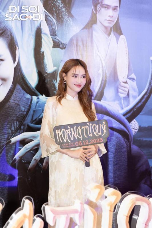Thảm đỏ HOT nhất hôm nay: Lan Ngọc - ISAAC đẹp phát sáng, 1 cặp sao Việt hôn nhau trước hàng trăm người- Ảnh 3.