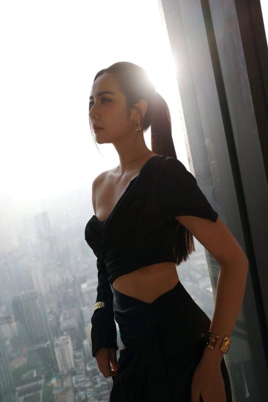 Huyền Lizzie lại đẹp động lòng người, khiến netizen mang so với Kim Tuyến- Ảnh 4.