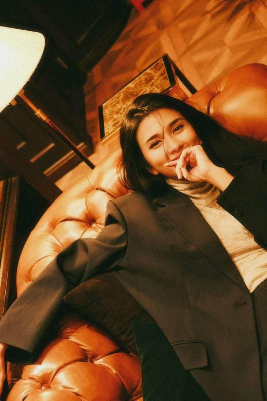 Huyền Lizzie lại đẹp động lòng người, khiến netizen mang so với Kim Tuyến- Ảnh 10.