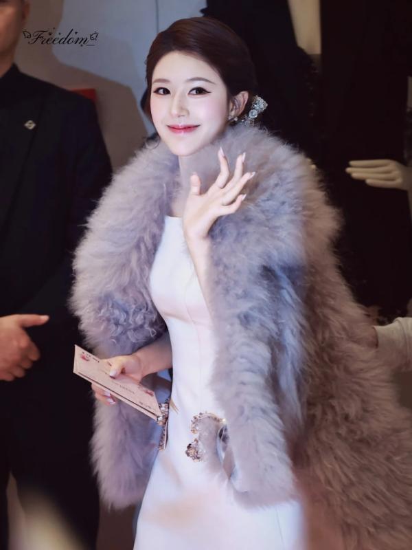Triệu Lộ Tư lộ cằm dài bất thường trong tạo hình tiểu thư tài phiệt- Ảnh 1.