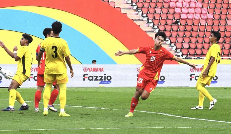 Cách hot boy đội phó U22 Việt Nam - Đình Bắc làm khổ Malaysia, xuất sắc thế nào mà HLV Kim Sang-sik khen hết lời- Ảnh 9.