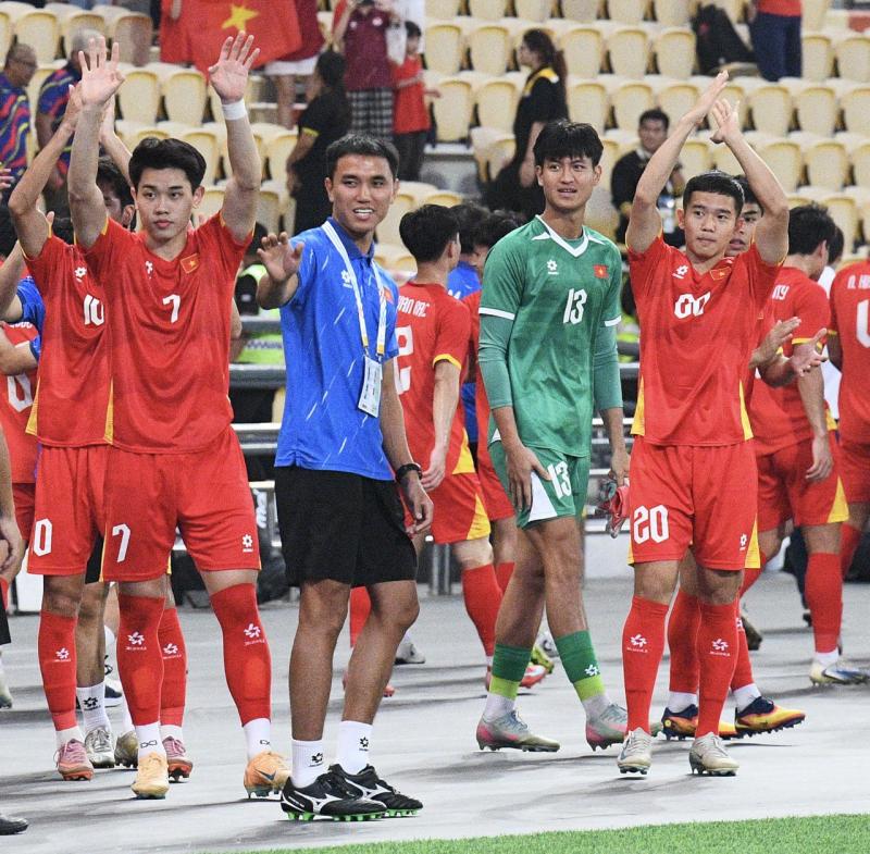 Cách hot boy đội phó U22 Việt Nam - Đình Bắc làm khổ Malaysia, xuất sắc thế nào mà HLV Kim Sang-sik khen hết lời- Ảnh 23.