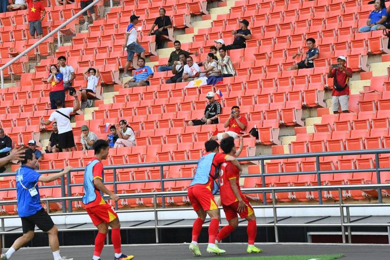 3 phút ghi 2 bàn để vào chung kết SEA Games, U22 Việt Nam khiến trăm triệu người hâm mộ bùng nổ cảm xúc- Ảnh 14.