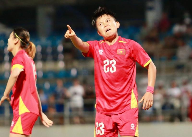 Phỏng vấn nóng trọng tài FIFA: "Trọng tài sai hoàn toàn khi không công nhận bàn thắng của Việt Nam"- Ảnh 1.
