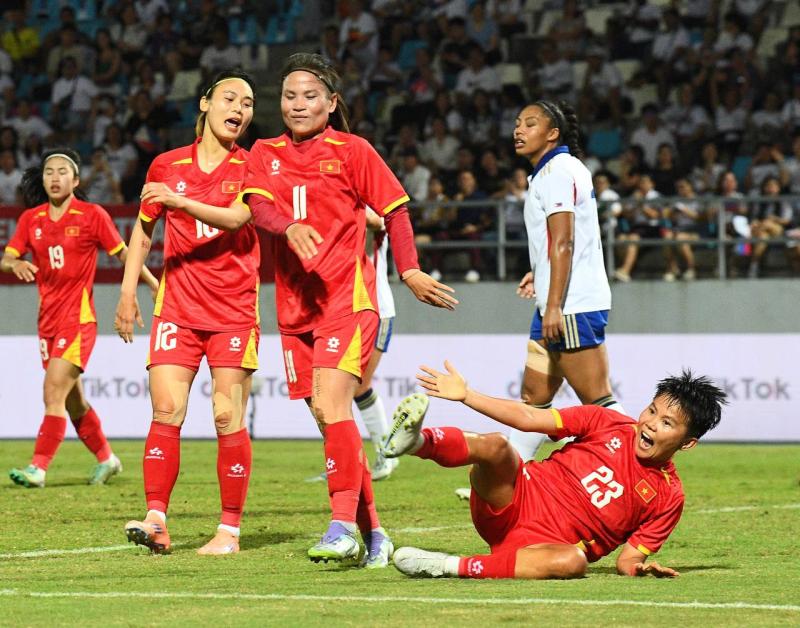 Đội bóng Philippines gửi tâm thư khi trọng tài 