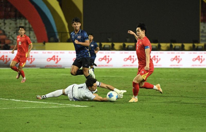 Bùng nổ cảm xúc SEA Games, ngắm trọn khoảnh khắc U22 Việt Nam thi đấu cực kiên cường trước Thái Lan- Ảnh 1.