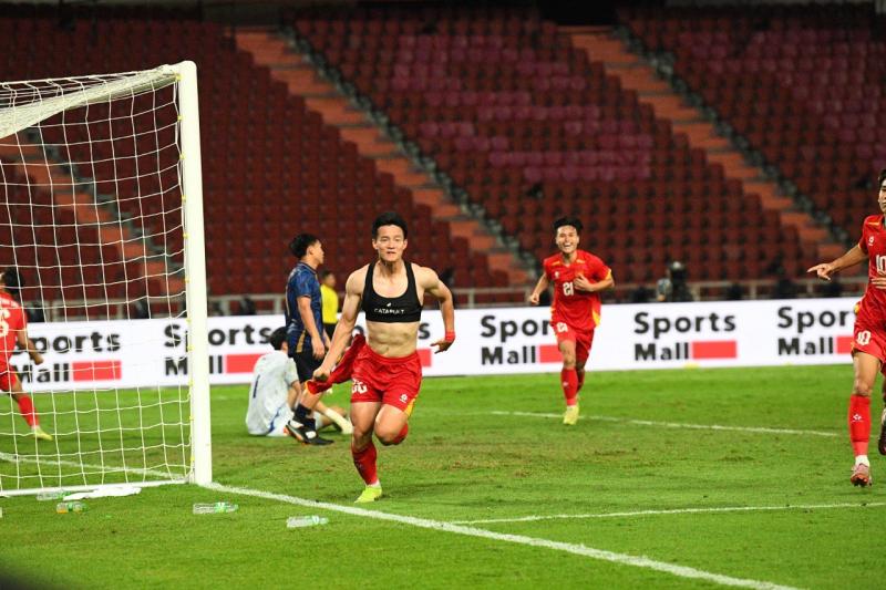 Hotboy Thanh Nhàn ghi bàn quyết định cho U22 Việt Nam cởi áo ăn mừng lộ body cực phẩm- Ảnh 9.