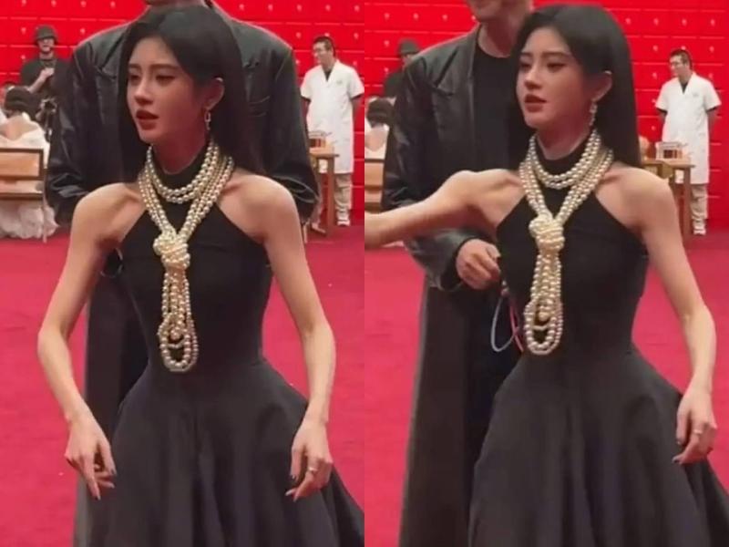 Cam thường lộ vai dị dạng của mỹ nhân 4000 năm có một- Ảnh 1.