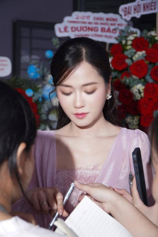 Lâm Vỹ Dạ lại trẻ măng, đôi chân hoá ra cũng thuộc hàng cực phẩm!- Ảnh 3. Lâm Vỹ Dạ lại trẻ măng, đôi chân hoá ra cũng thuộc hàng cực phẩm!- Ảnh 3.