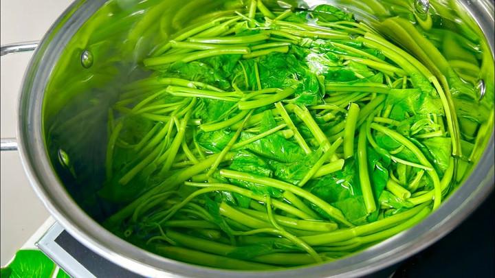 Có nên cho muối vào khi luộc rau?- Ảnh 1.