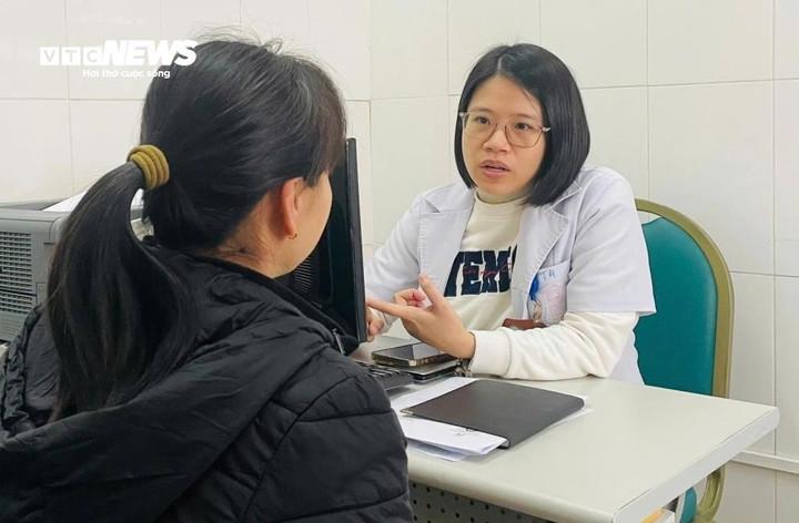 Áp lực chăm sóc gia đình, người phụ nữ nhiều lần cấp cứu trong đêm- Ảnh 1.