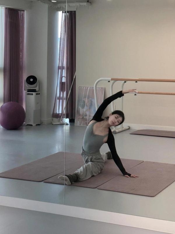 Suzy xuất hiện chớp nhoáng ở hồ Tây đốn tim fan bởi vóc dáng nuột nà: Từng có quá khứ mũm mĩm nhờ ăn món này mà hết để hơn 1 thập niên chỉ 47kg- Ảnh 6.
