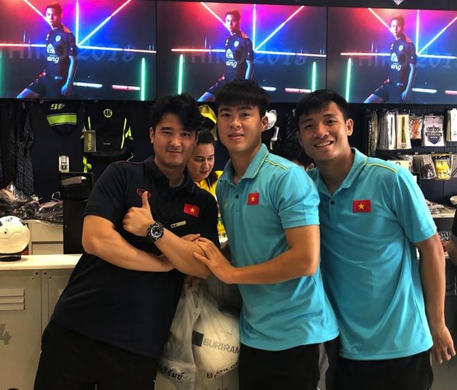 HLV thể lực ĐT Việt Nam tung ảnh cưới xịn xò, cô dâu xinh như idol Hàn, Duy Mạnh, Hoàng Đức thả tim chúc mừng- Ảnh 5.