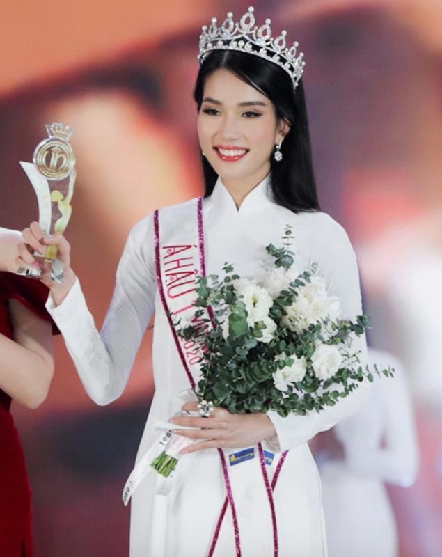 Á hậu Việt vừa nhận học bổng tiến sĩ: Từng làm MC VTV, hôn nhân viên mãn tuổi 27- Ảnh 1.