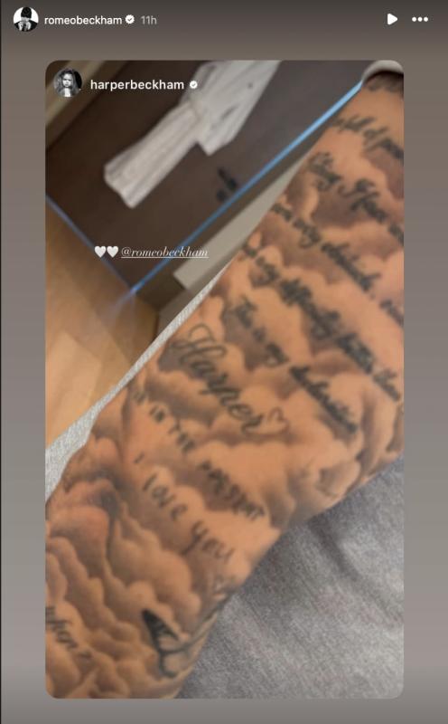 Khoảnh khắc viral: David Beckham cười tít mắt, ôm trọn con gái Harper, chiều cao của tiểu thư út khiến netizen ngỡ ngàng- Ảnh 1.