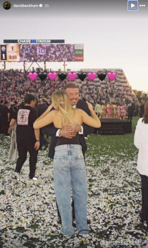 Khoảnh khắc viral: David Beckham cười tít mắt, ôm trọn con gái Harper, chiều cao của tiểu thư út khiến netizen ngỡ ngàng- Ảnh 3.