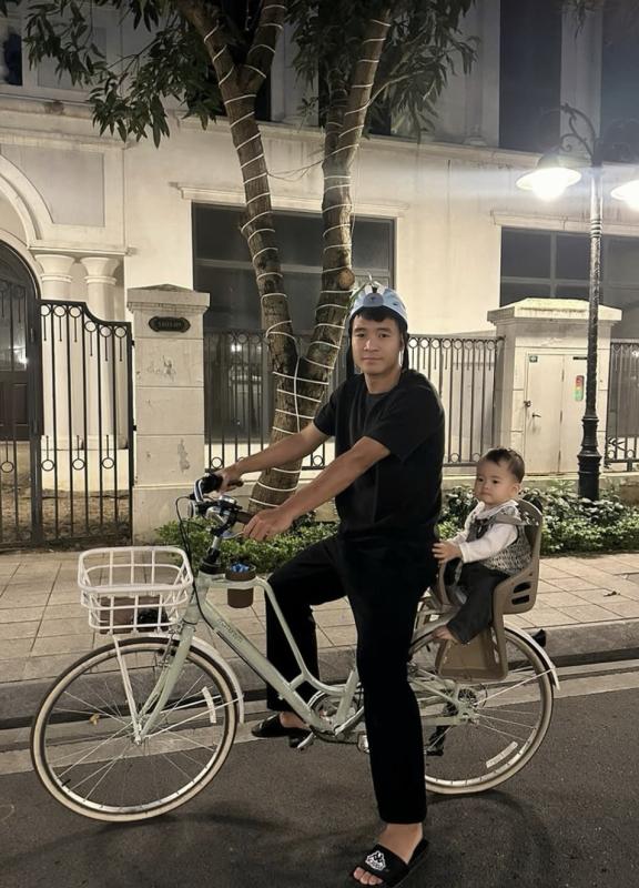 Văn Hậu mời hội cầu thủ bạn thân đến biệt thự mấy chục tỷ mới tậu, mừng sinh nhật vợ đẹp Doãn Hải My- Ảnh 3.