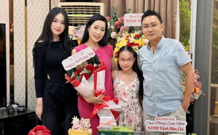 Á hậu Việt học tiến sĩ ở tuổi 54: Là giám đốc sân khấu kịch, hôn nhân viên mãn- Ảnh 4.