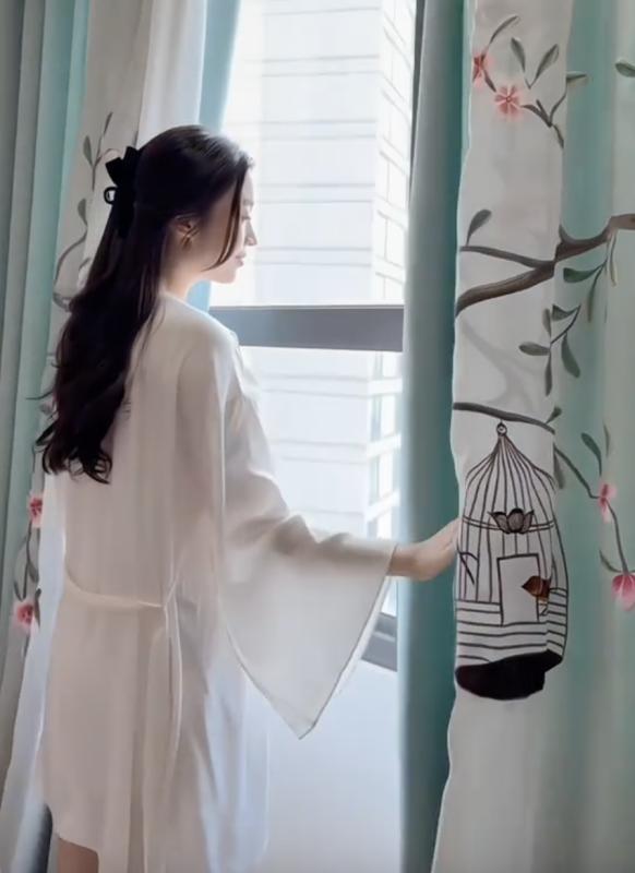 Đỗ Mỹ Linh trổ tài cắm hoa, khoe cuộc sống 