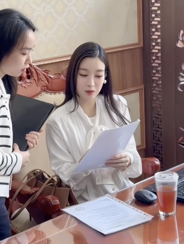 Đỗ Mỹ Linh trổ tài cắm hoa, khoe cuộc sống 