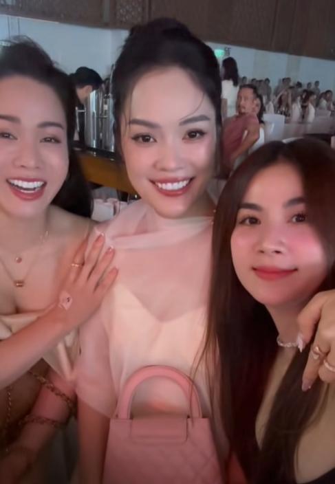 Đám cưới nam diễn viên Vbiz và vợ bác sĩ kém 16 tuổi: Cô dâu chú rể sánh đôi, dàn sao nổi tiếng tham dự- Ảnh 5.