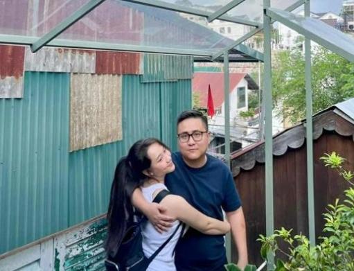 Đạo diễn Vbiz cầu hôn bạn gái ở Hàn, Hoà Minzy - Tóc Tiên cùng dàn sao chúc mừng- Ảnh 8.