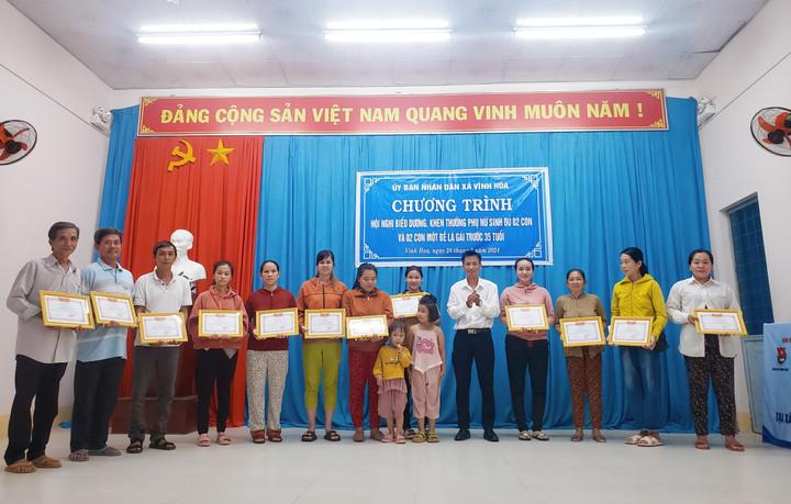 Thưởng tiền sinh đủ hai con, vì sao nhiều người trẻ vẫn ngại sinh?- Ảnh 1.