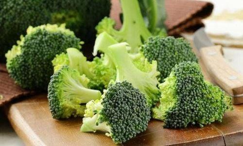Đừng chỉ ăn táo! 5 thực phẩm này mới là 'quả bom vitamin' cho người U40-U60: Càng ăn càng khỏe, càng tươi trẻ!- Ảnh 3.