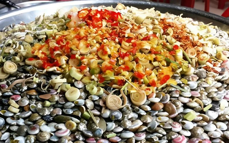 Nhìn sặc sỡ như "đồ hàng" nhưng đây lại là món ngon đặc biệt, nhiều người săn lùng: Vị bùi béo đặc trưng, giá thành cực rẻ- Ảnh 1.
