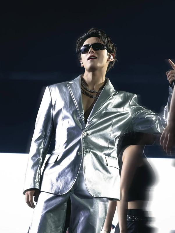 Anh Trai bị tố “sao y” nam thần hot nhất Kpop: Từ trang phục, vũ đạo đến thần thái không thiếu thứ gì- Ảnh 2.