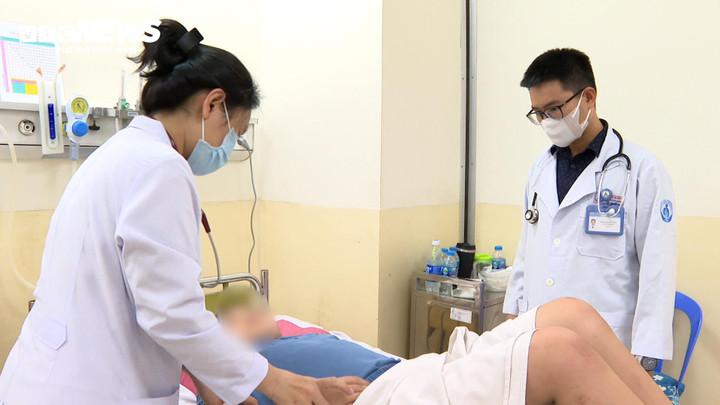 Sốt xuất huyết tăng mạnh, cảnh báo nhiều ca biến chứng nặng- Ảnh 1.