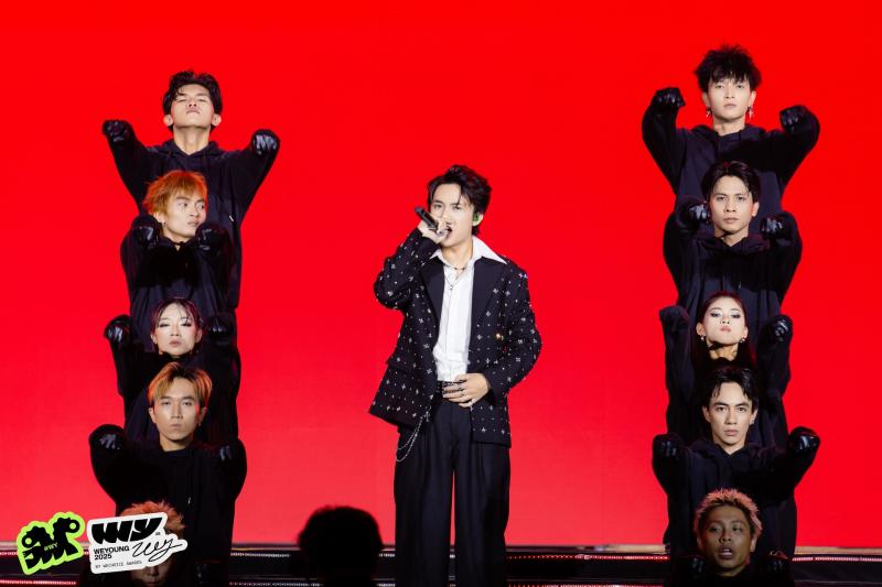 Rapper Nhật Hoàng: "Khoảnh khắc tôi biết mình đi đúng hướng là nhìn thấy ba mẹ ngồi dưới sân khấu"- Ảnh 2.