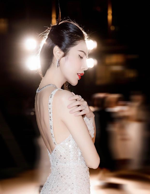Kiểu ăn được duy trì hơn 1 năm qua giúp Thủy Tiên da đẹp mướt, nhìn sang bộ móng càng thấy lựa chọn đúng đắn- Ảnh 9.