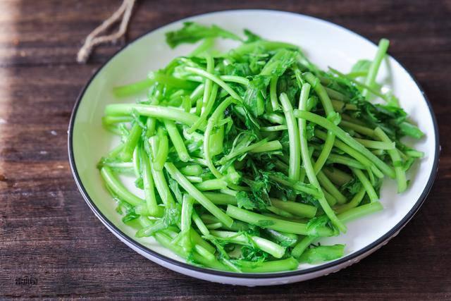Mùa đông nhất định đừng bỏ qua rau cải cúc: Vừa giúp ngủ ngon hơn, vừa “giải nhiệt” cho gan và hỗ trợ cơ thể thải độc tự nhiên- Ảnh 2.