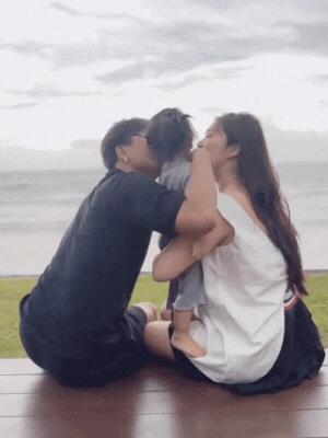 Showbiz Việt chưa ai giấu kỹ như đôi này: Đăng ký kết hôn, sinh con đầu lòng cả năm chẳng ai hay biết!- Ảnh 1.