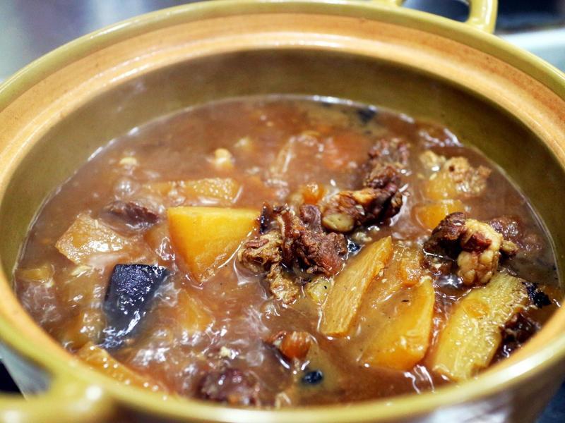 Bữa cơm mùa đông, khuyên bạn nên ăn 4 món 