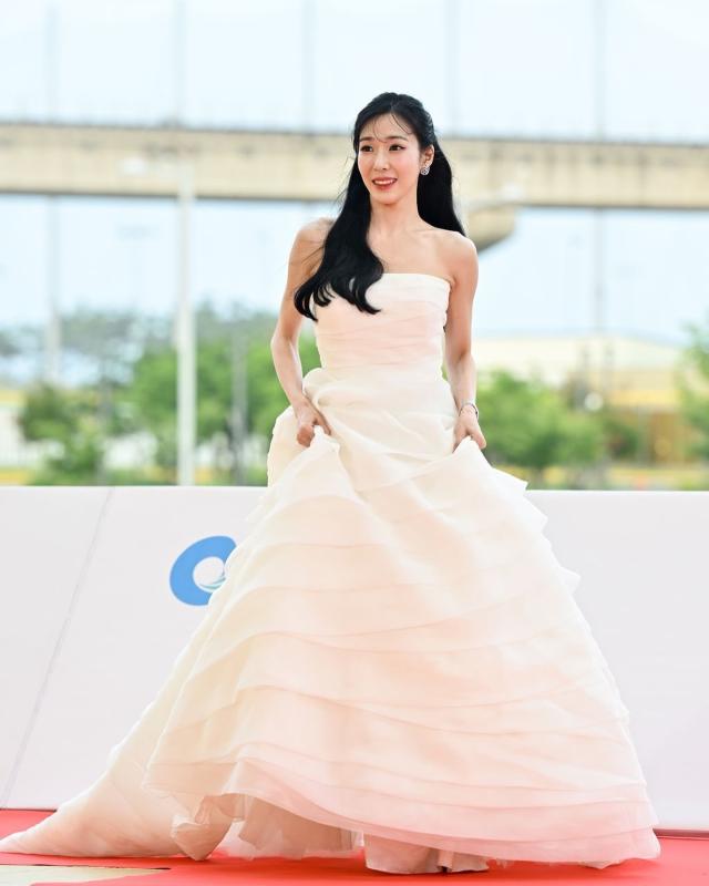 Hóa ra Tiffany (SNSD) đã làm cô dâu từ lâu- Ảnh 2.